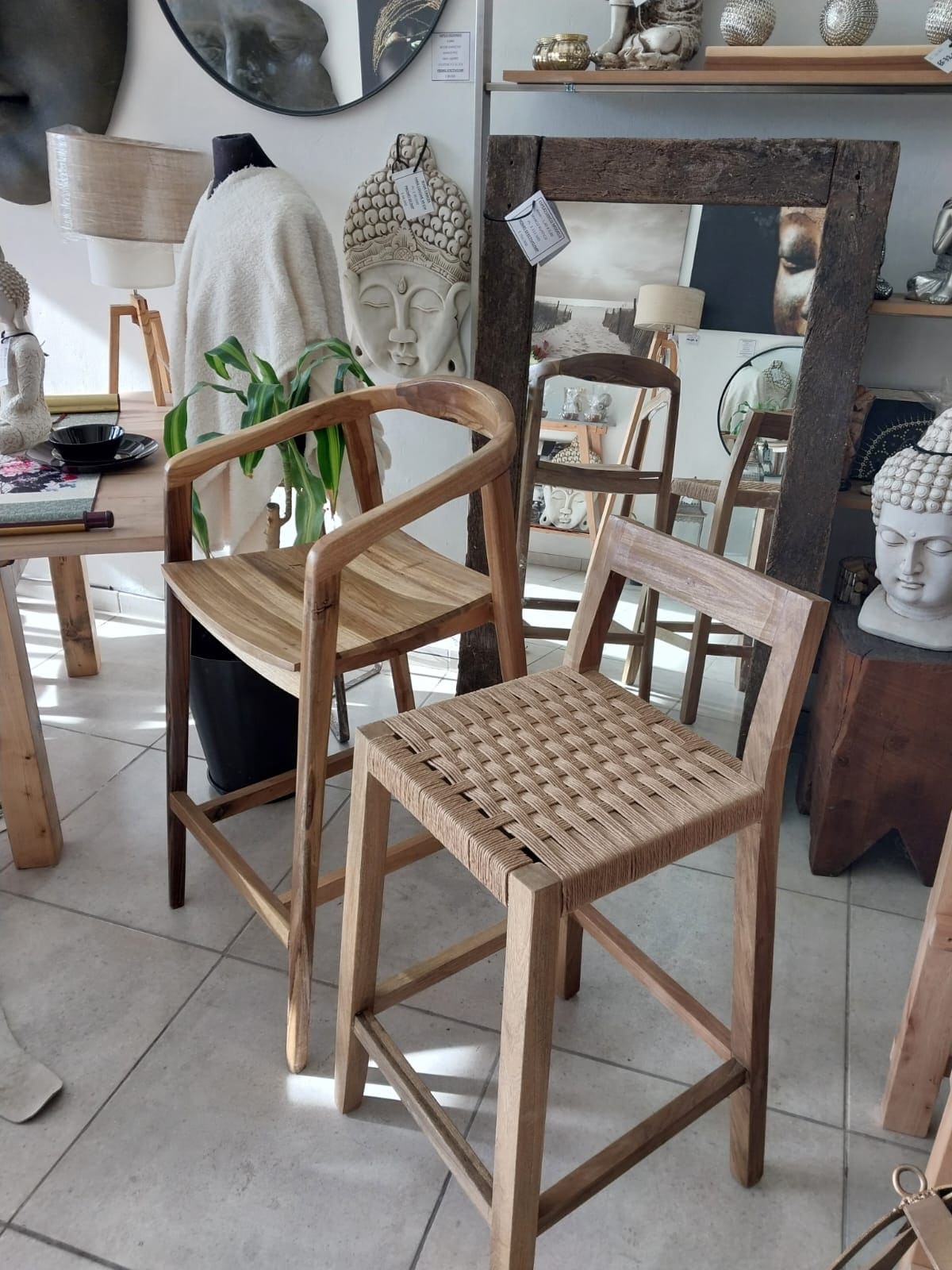 Banqueta tapizada artesanal para interior modelo 3