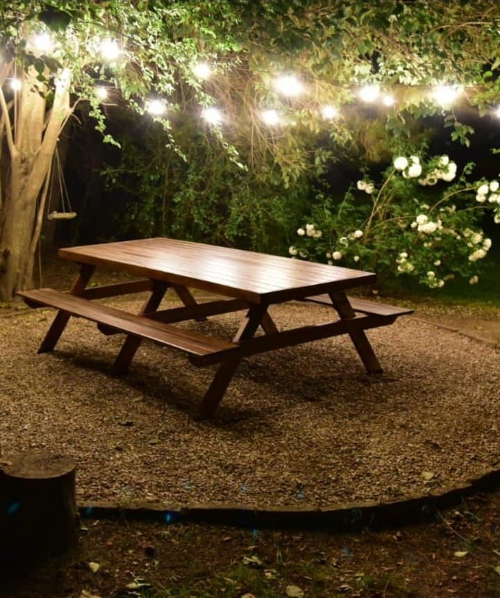 Mesa Canadiense artesanal para exterior modelo 2