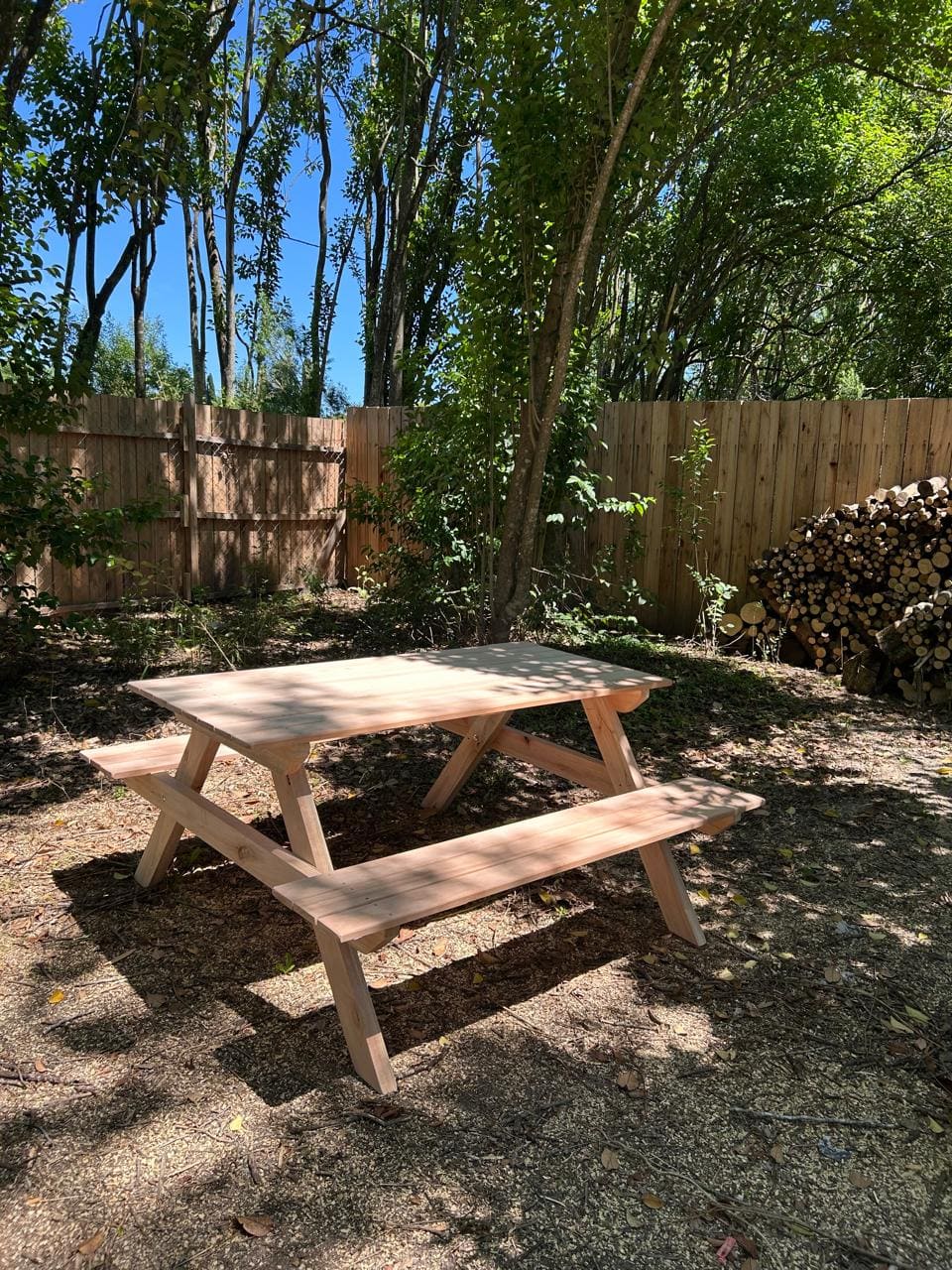 Mesa Canadiense artesanal para exterior modelo 3