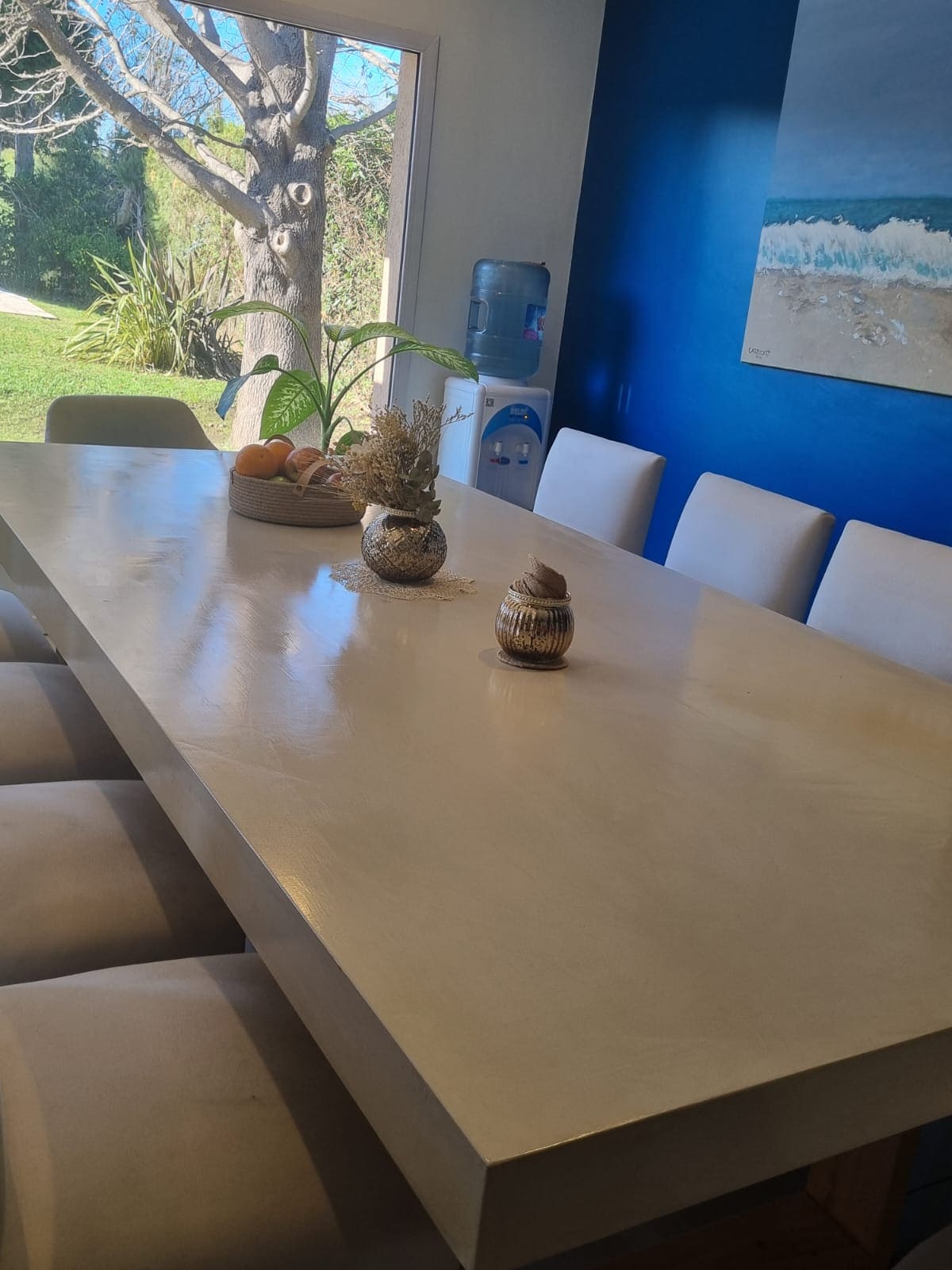 Mesa de cemento alisado interior galería modelo 2