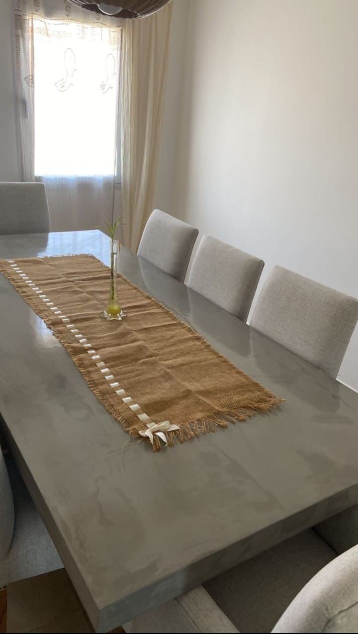 Mesa de cemento alisado interior galería modelo 3