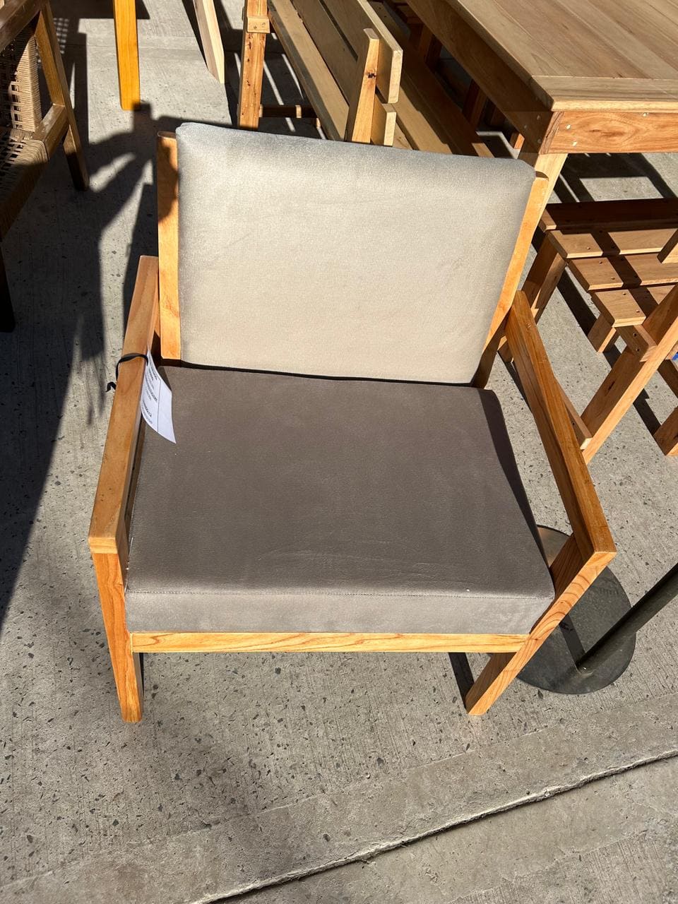 Poltrona tapizada artesanal para interior modelo 3