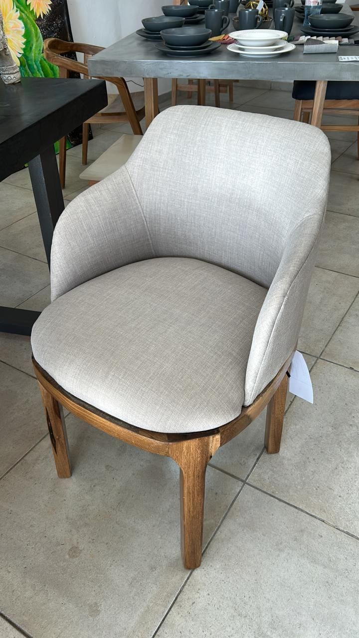 Silla tapizada y cabecero artesanal modelo 3